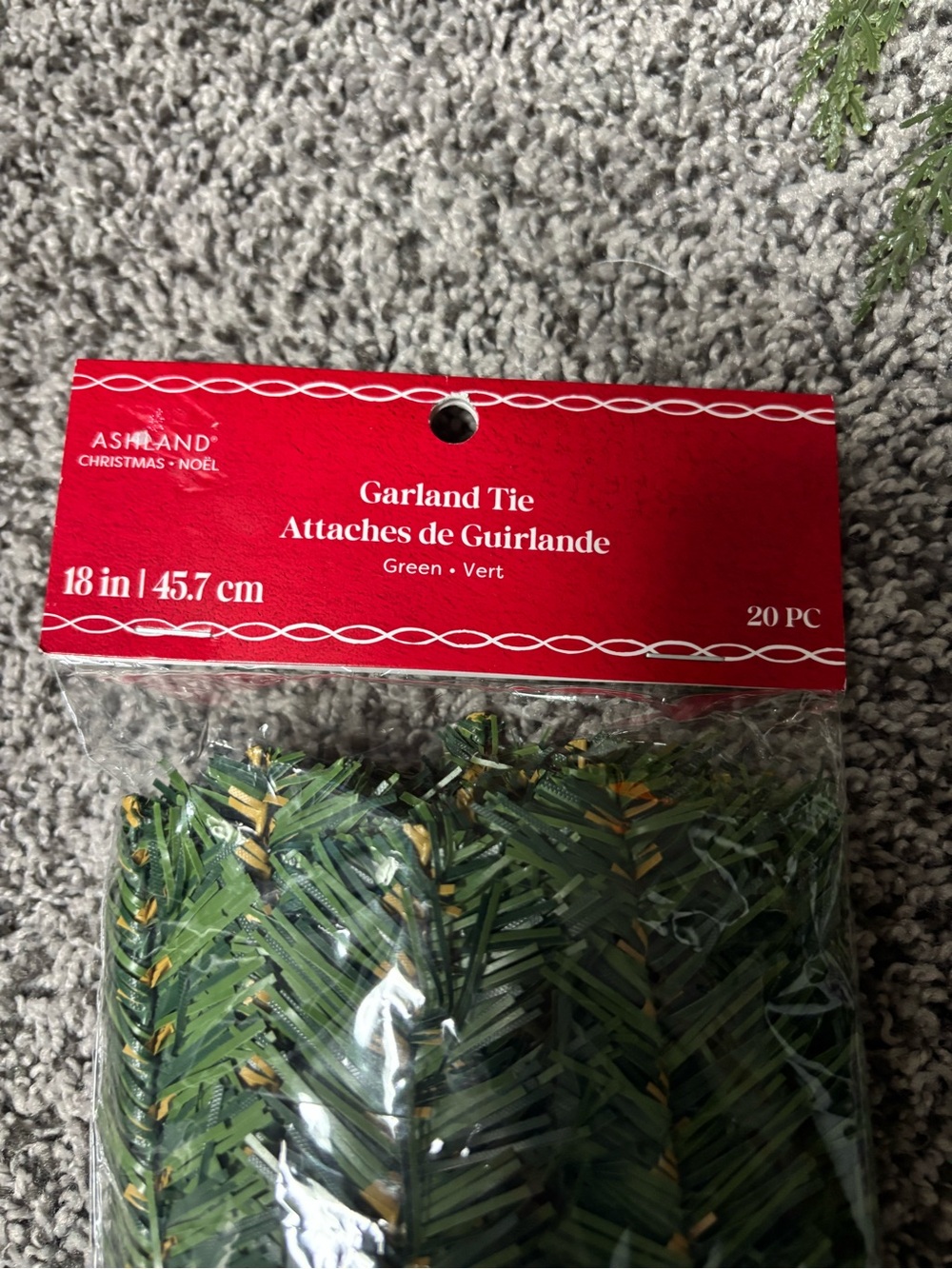 Ashland Green and Gold Garland Ties - 20 Pack